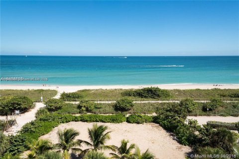 Condo in Surfside, Florida, 2 bedrooms  № 1845436 - photo 27