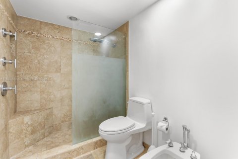 Condo in Surfside, Florida, 2 bedrooms  № 1845436 - photo 10