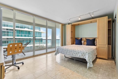 Condo in Surfside, Florida, 2 bedrooms  № 1845436 - photo 11