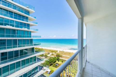 Condo in Surfside, Florida, 2 bedrooms  № 1845436 - photo 2