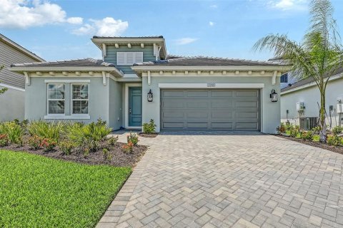 House in Bradenton, Florida 4 bedrooms, 216.65 sq.m. № 1843818 - photo 1