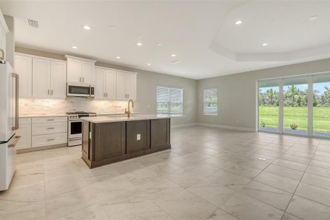 House in Bradenton, Florida 4 bedrooms, 216.65 sq.m. № 1843818 - photo 5
