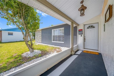 Casa en venta en Hernando Beach, Florida, 2 dormitorios, 97.18 m2 № 1652386 - foto 15