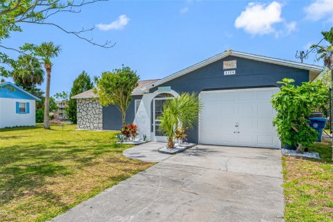 Casa en venta en Hernando Beach, Florida, 2 dormitorios, 97.18 m2 № 1652386 - foto 2