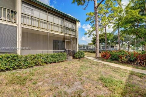 Condominio en alquiler en Coral Springs, Florida, 1 dormitorio, 56.67 m2 № 2076450 - foto 3