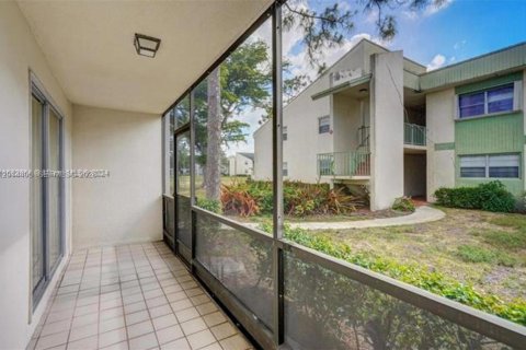 Condominio en alquiler en Coral Springs, Florida, 1 dormitorio, 56.67 m2 № 2076450 - foto 12