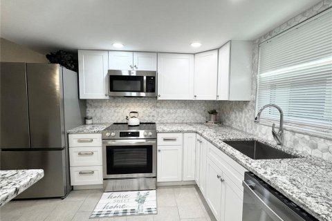Copropriété à louer à Largo, Floride: 2 chambres, 73.86 m2 № 1761158 - photo 7