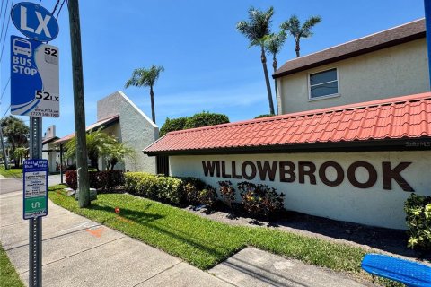 Condominio en alquiler en Largo, Florida, 2 dormitorios, 73.86 m2 № 1761158 - foto 1