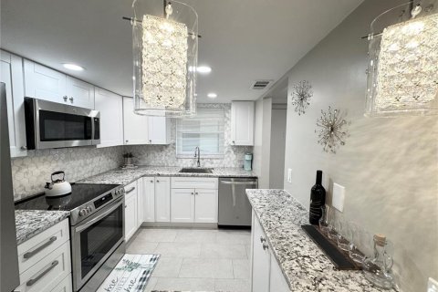 Снять в аренду кондоминиум в Ларго, Флорида 5 комнат, 73.86м2, № 1761158 - фото 9