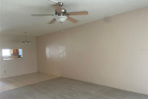 Condominio en alquiler en Daytona Beach, Florida, 2 dormitorios, 89.65 m2 № 1895206 - foto 9