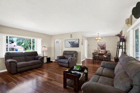 House in Ridge Manor, Florida 2 bedrooms, 138.42 sq.m. № 1743044 - photo 8