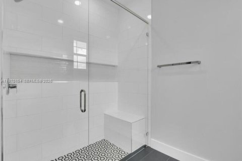 House in Lehigh Acres, Florida 6 bedrooms № 2040846 - photo 2