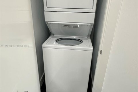 House in Lehigh Acres, Florida 6 bedrooms № 2040846 - photo 7