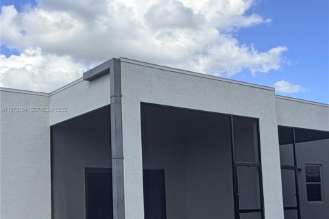 House in Lehigh Acres, Florida 6 bedrooms № 2040846 - photo 9