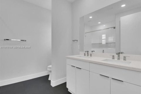 House in Lehigh Acres, Florida 6 bedrooms № 2040846 - photo 3