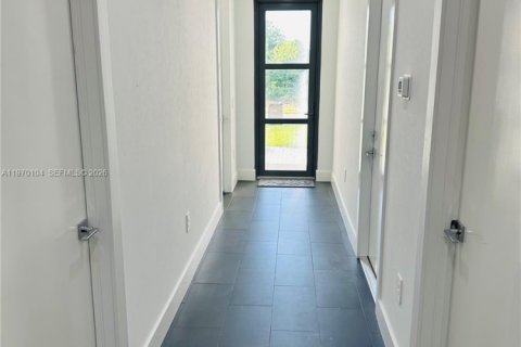 House in Lehigh Acres, Florida 6 bedrooms № 2040846 - photo 8