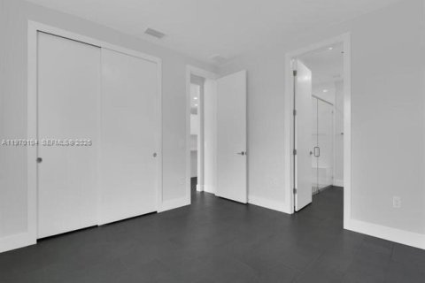 House in Lehigh Acres, Florida 6 bedrooms № 2040846 - photo 10