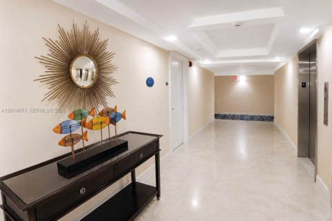 Copropriété à louer à Miami Beach, Floride: 2 chambres, 94.57 m2 № 2154870 - photo 6