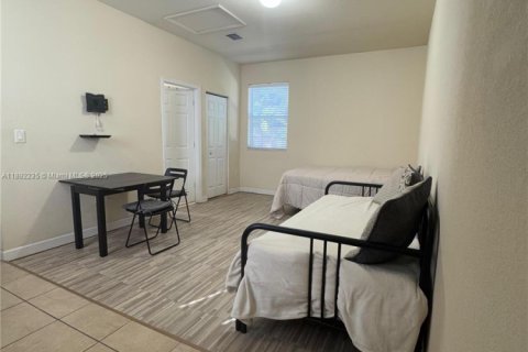 Commercial property in Miami, Florida 37.16 sq.m. № 1944223 - photo 2