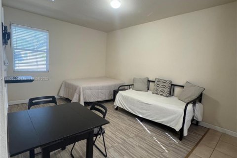 Commercial property in Miami, Florida 37.16 sq.m. № 1944223 - photo 4
