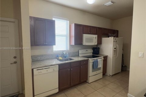 Commercial property in Miami, Florida 37.16 sq.m. № 1944223 - photo 5