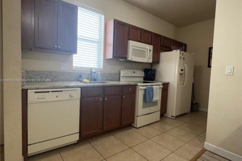 Commercial property in Miami, Florida 37.16 sq.m. № 1944223 - photo 6