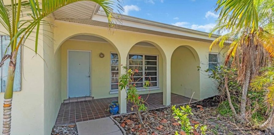 House in Sarasota, Florida 3 bedrooms, 182.46 sq.m. № 1675859
