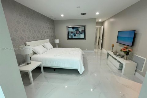 House in Fort Lauderdale, Florida 3 bedrooms № 1058084 - photo 14