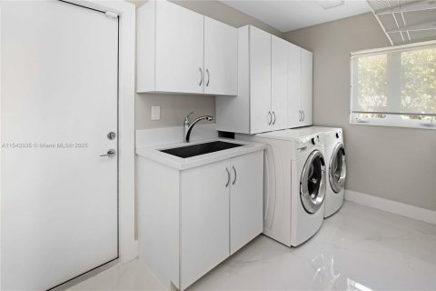 House in Fort Lauderdale, Florida 3 bedrooms № 1058084 - photo 28