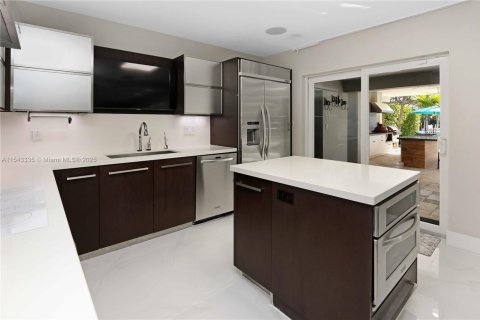 House in Fort Lauderdale, Florida 3 bedrooms № 1058084 - photo 11