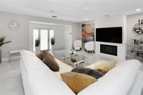 House in Fort Lauderdale, Florida 3 bedrooms № 1058084 - photo 4