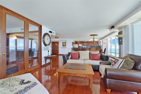Condo in Fort Lauderdale, Florida, 2 bedrooms  № 1935811 - photo 8