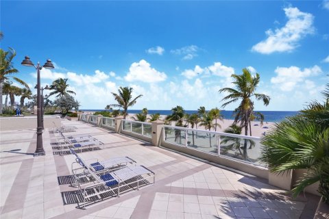 Condo in Fort Lauderdale, Florida, 2 bedrooms  № 1935811 - photo 25