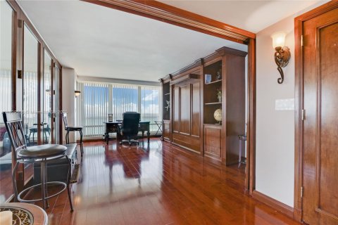 Condo in Fort Lauderdale, Florida, 2 bedrooms  № 1935811 - photo 11