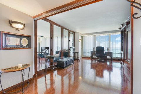 Condo in Fort Lauderdale, Florida, 2 bedrooms  № 1935811 - photo 12