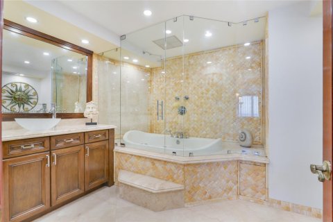 Condo in Fort Lauderdale, Florida, 2 bedrooms  № 1935811 - photo 14