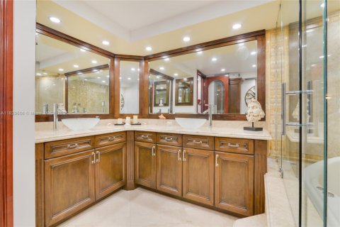 Condo in Fort Lauderdale, Florida, 2 bedrooms  № 1935811 - photo 15