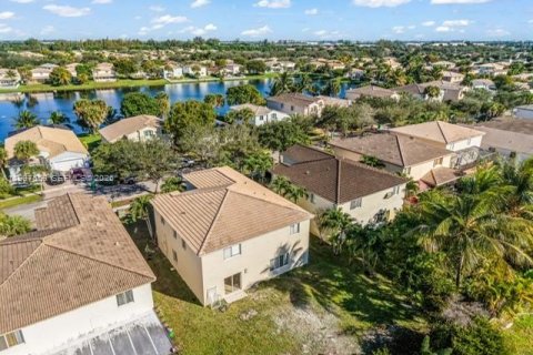 Villa ou maison à vendre à Miramar, Floride: 6 chambres, 317.35 m2 № 1995508 - photo 2