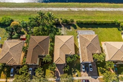 Villa ou maison à vendre à Miramar, Floride: 6 chambres, 317.35 m2 № 1995508 - photo 3