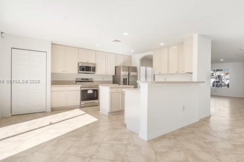 Villa ou maison à vendre à Miramar, Floride: 6 chambres, 317.35 m2 № 1995508 - photo 4