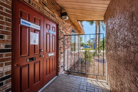 Propiedad comercial en alquiler en Saint Petersburg, Florida, 131.46 m2 № 1591867 - foto 4