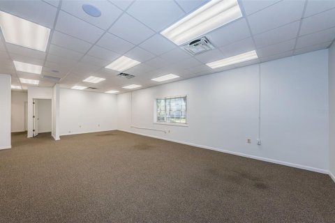 Propiedad comercial en alquiler en Saint Petersburg, Florida, 131.46 m2 № 1591867 - foto 13