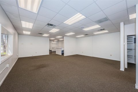 Propiedad comercial en alquiler en Saint Petersburg, Florida, 131.46 m2 № 1591867 - foto 16