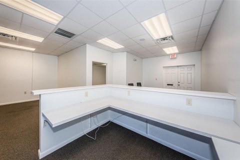 Propiedad comercial en alquiler en Saint Petersburg, Florida, 131.46 m2 № 1591867 - foto 8
