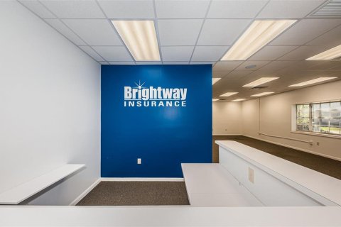 Propiedad comercial en alquiler en Saint Petersburg, Florida, 131.46 m2 № 1591867 - foto 10