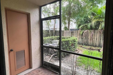 Condo in Sunrise, Florida, 3 bedrooms  № 1210436 - photo 1