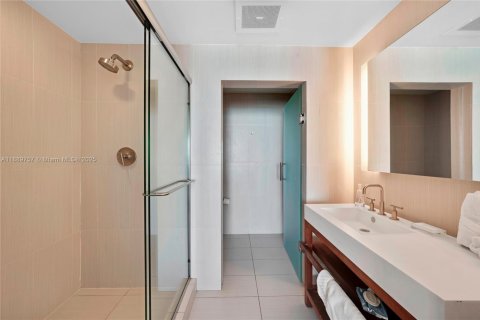 Condo in Fort Lauderdale, Florida, 2 bedrooms  № 1938748 - photo 19