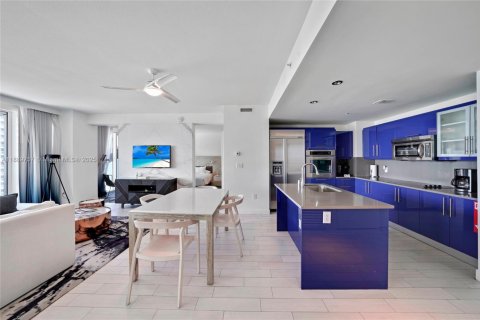 Condo in Fort Lauderdale, Florida, 2 bedrooms  № 1938748 - photo 7