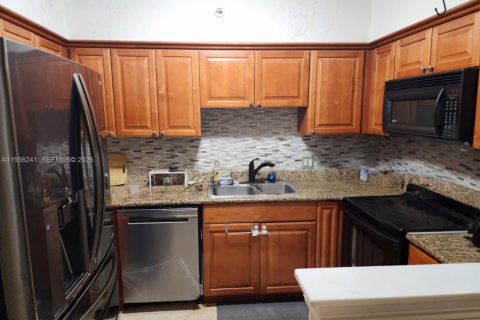 Apartamento en alquiler en Coral Gables, Florida, 2 dormitorios, 111.02 m2 № 2010556 - foto 7