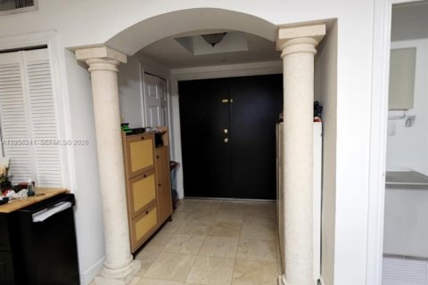 Apartamento en alquiler en Coral Gables, Florida, 2 dormitorios, 111.02 m2 № 2010556 - foto 3